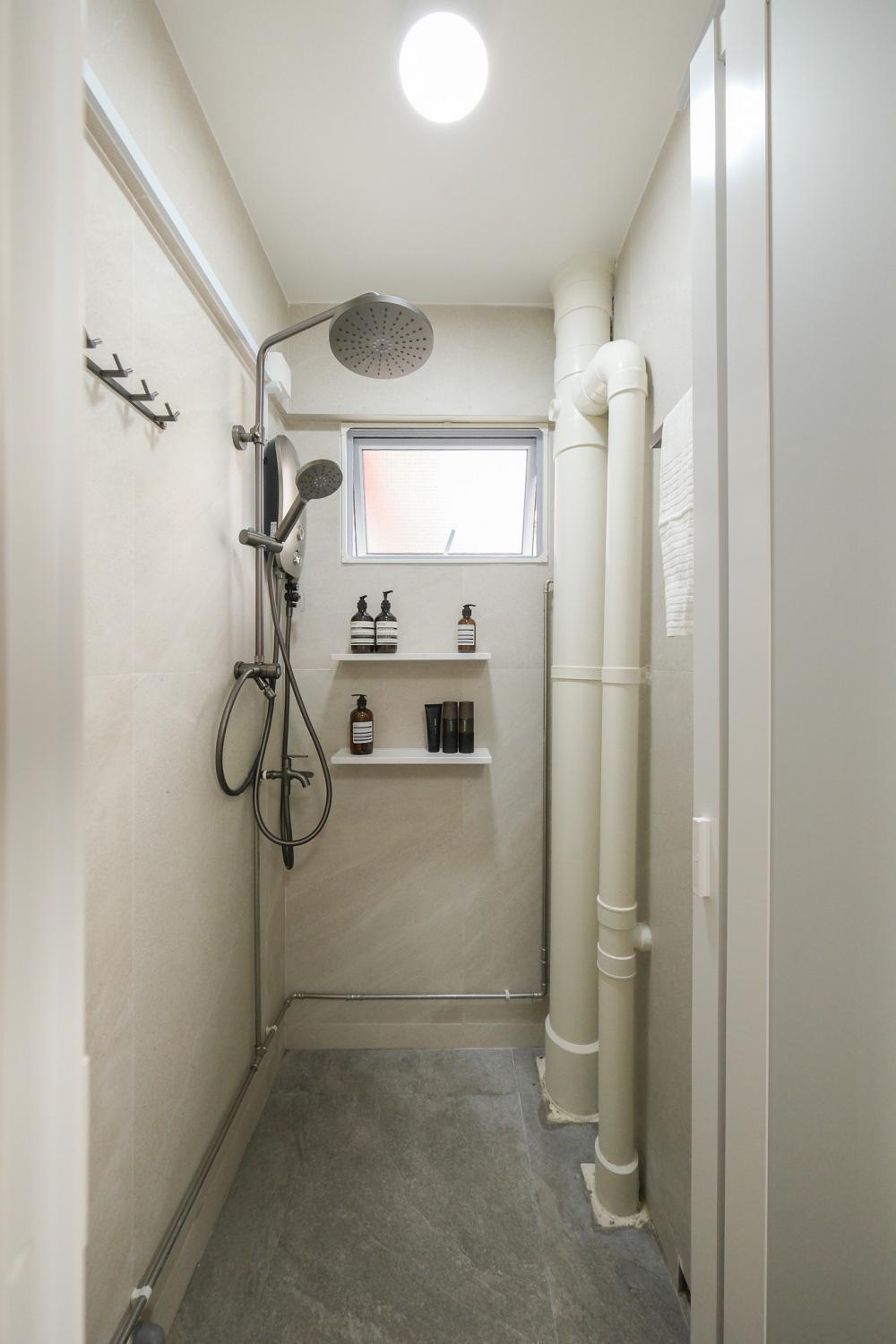 Scandinavian Bathroom with Cement Floor and Marble Floor