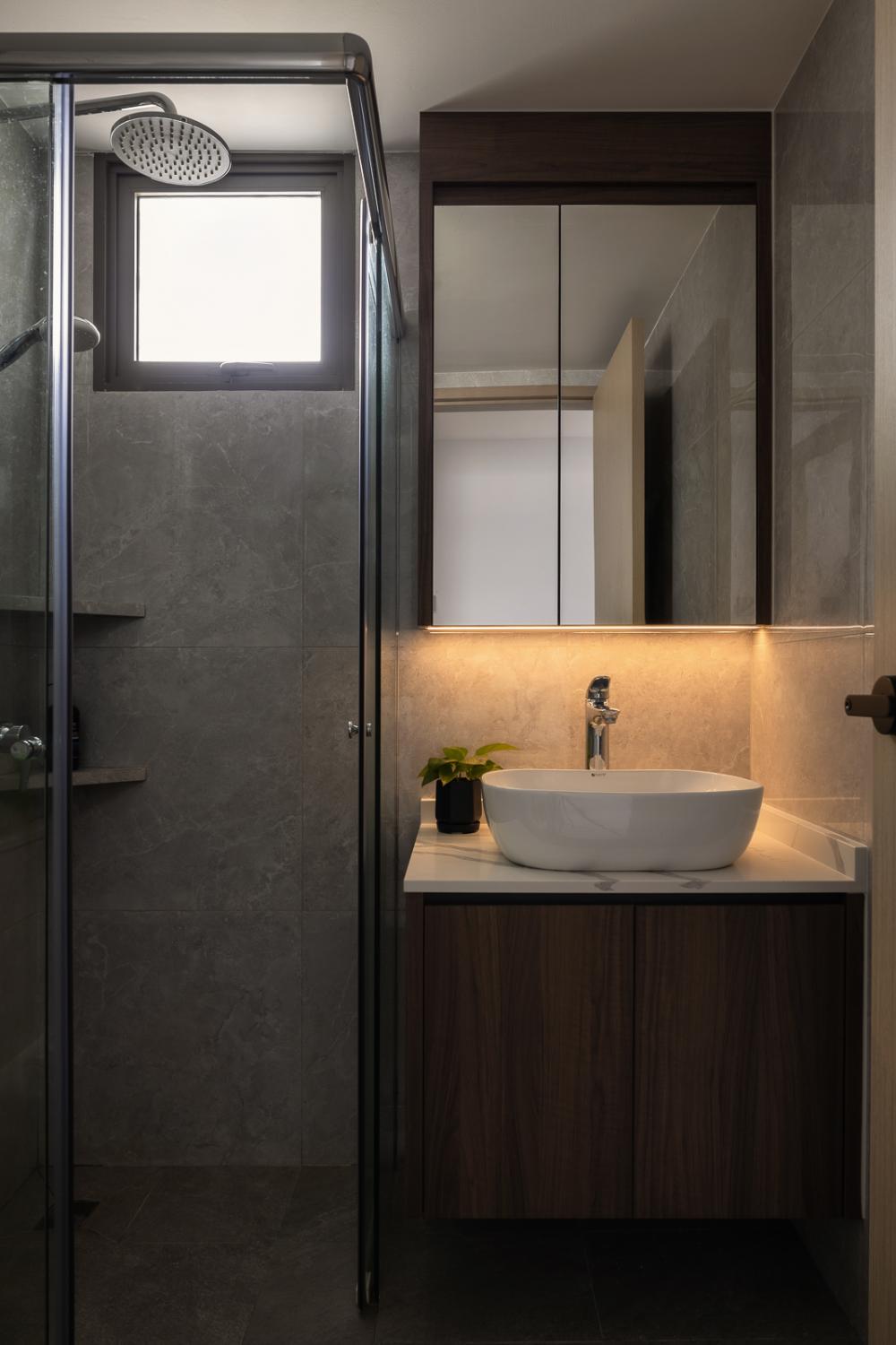 Modern Bathroom with Countertop and Homogeneous Tiles