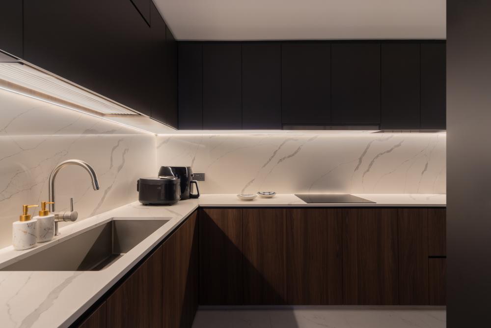 Modern Kitchen with Countertop and Homogeneous Tiles