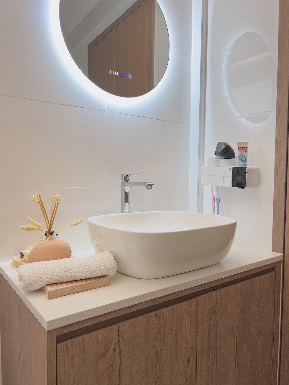 Scandinavian Bathroom with Countertop and Mirror
