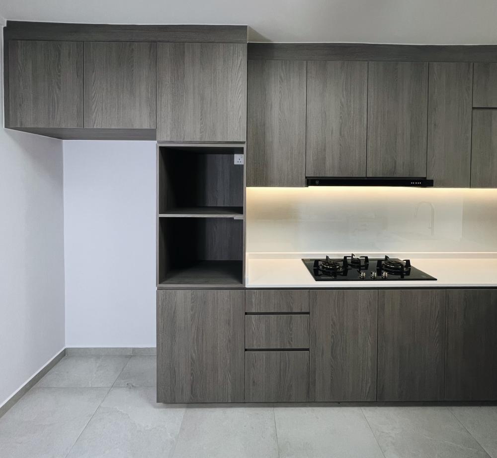 Modern Kitchen with Countertop and Homogeneous Tiles