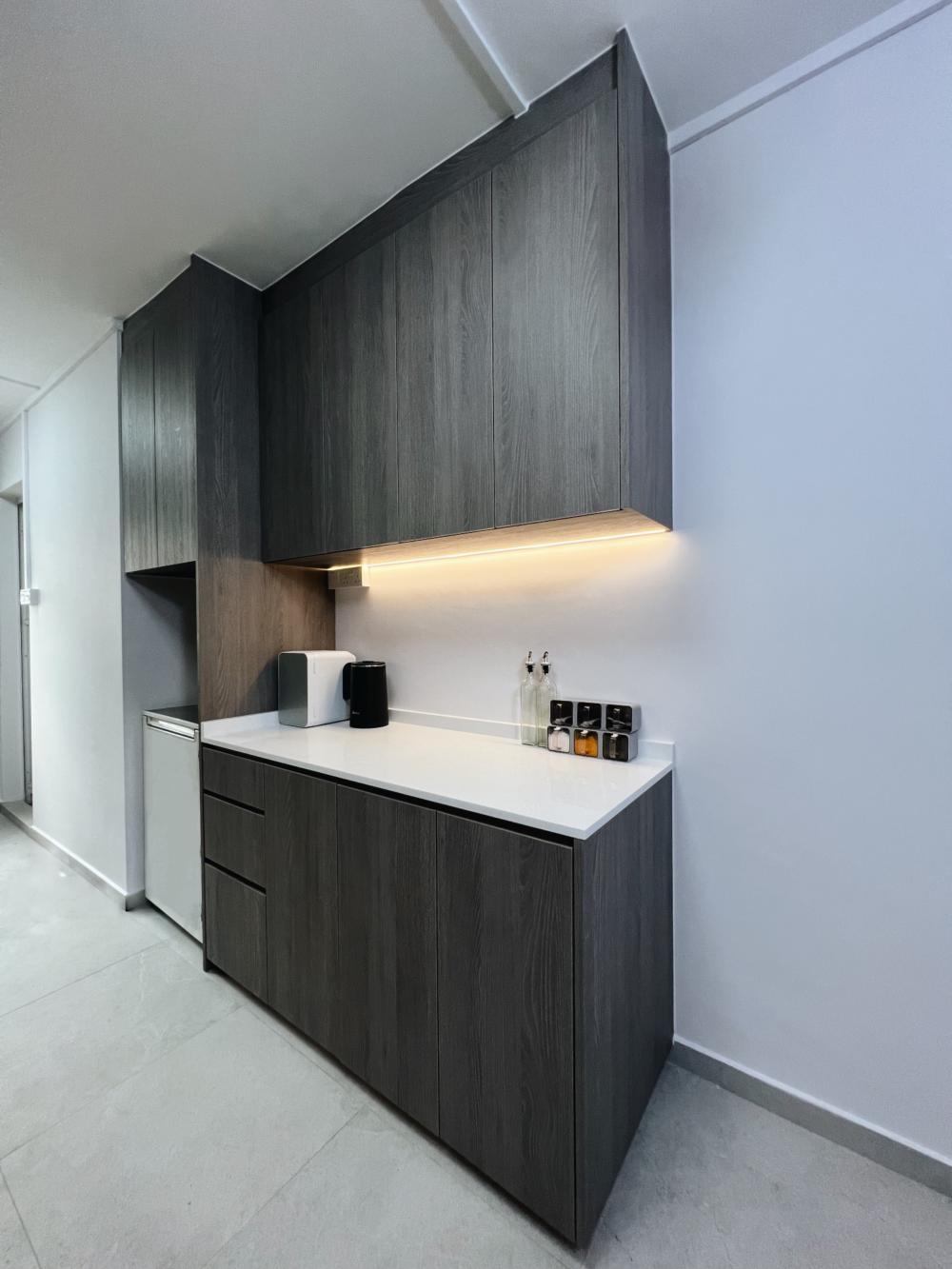 Modern Kitchen with Countertop and Homogeneous Tiles