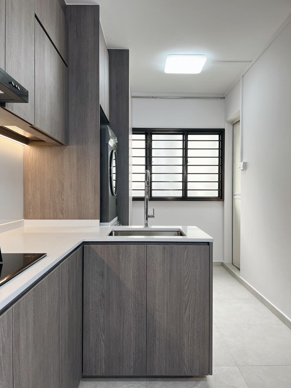 Modern Kitchen with Countertop and Homogeneous Tiles