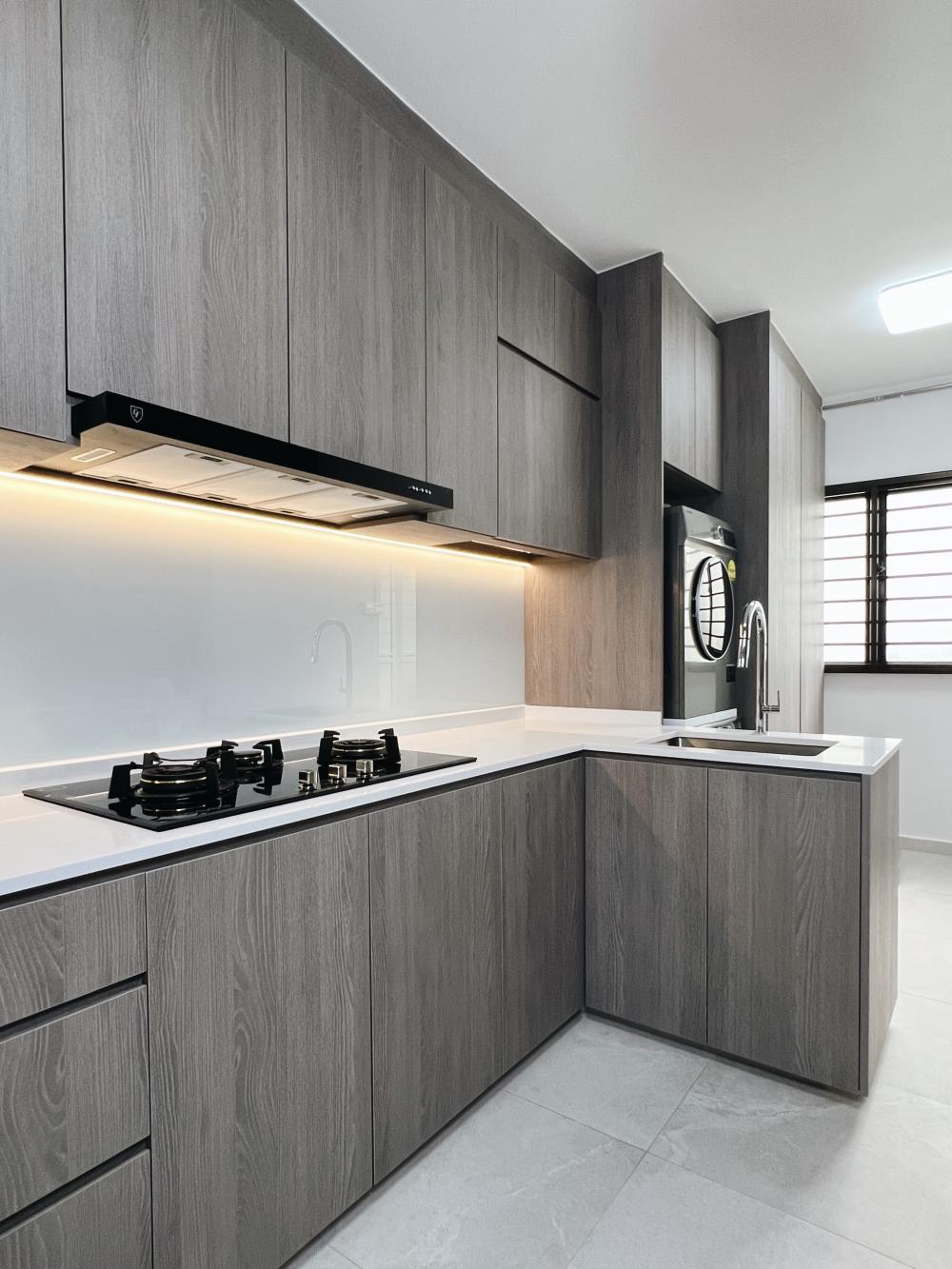 Modern Kitchen with Countertop and Homogeneous Tiles