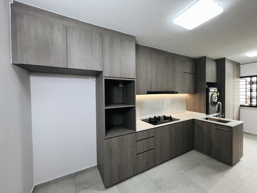 Modern Kitchen with Countertop and Homogeneous Tiles