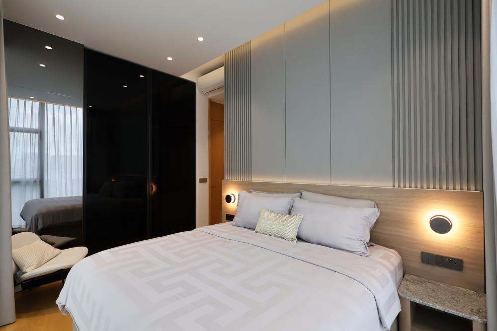 Contemporary Bedroom with Wardrobe and Closet