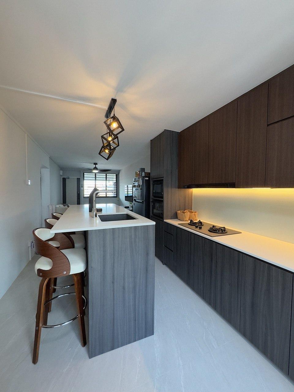 Modern Kitchen with Countertop and Homogeneous Tiles