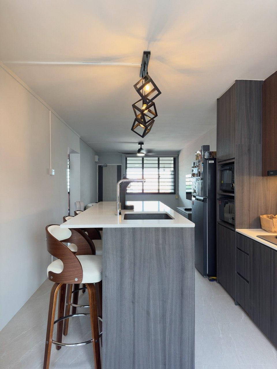 Modern Kitchen with Homogeneous Tiles and Kitchen Island