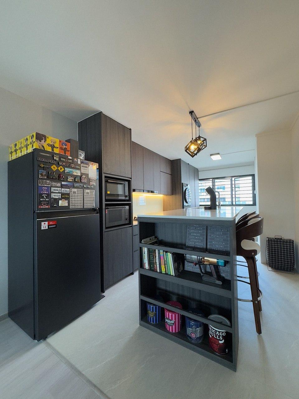 Modern Kitchen with Countertop and Homogeneous Tiles