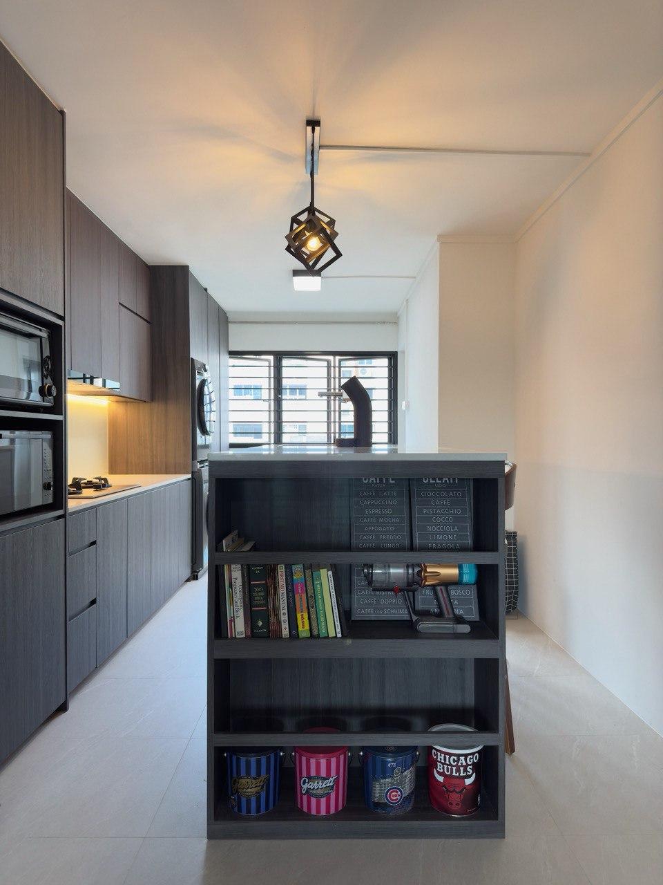 Modern Kitchen with Homogeneous Tiles and Kitchen Window