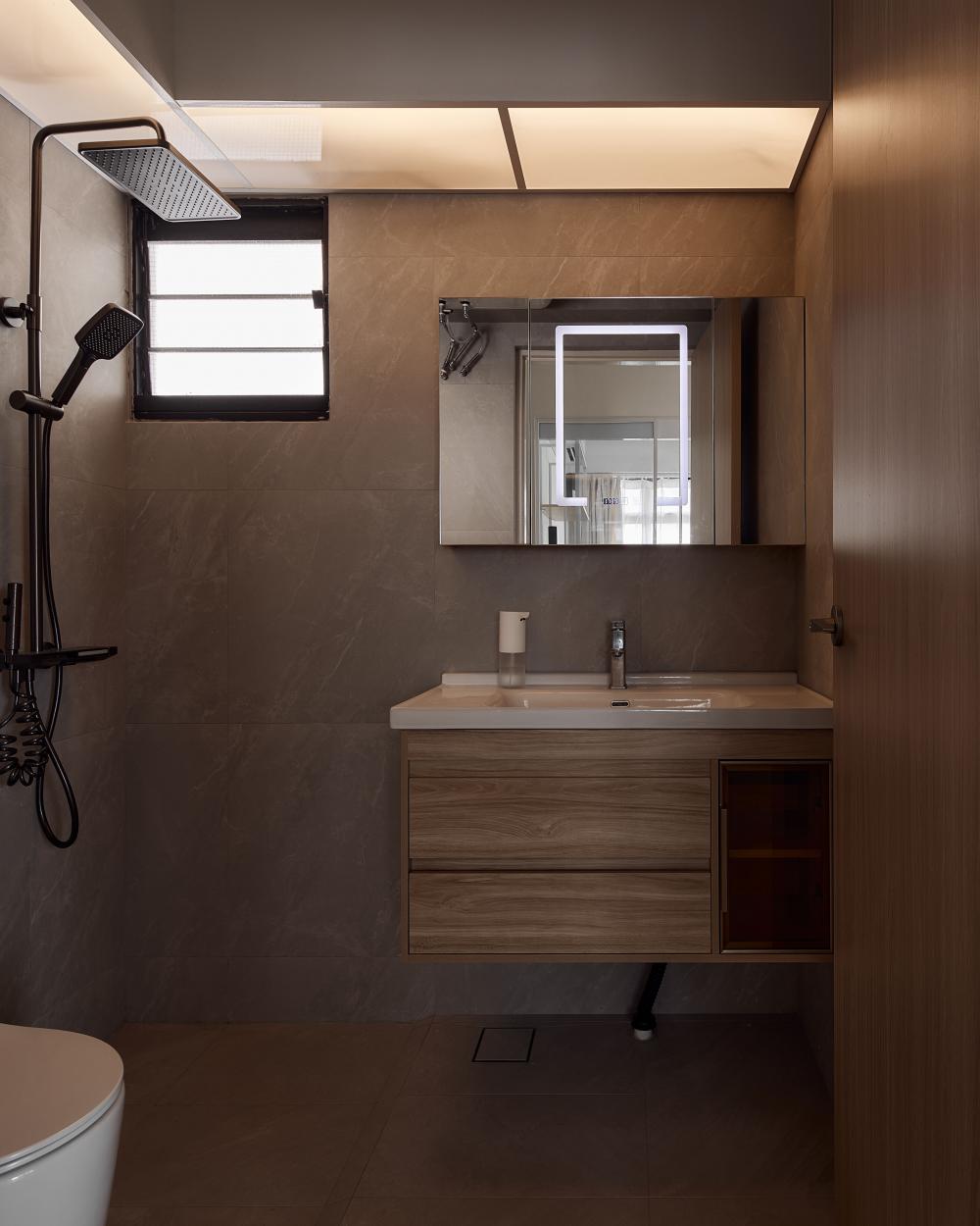 Minimalist Bathroom with Mirror and Shower Screen