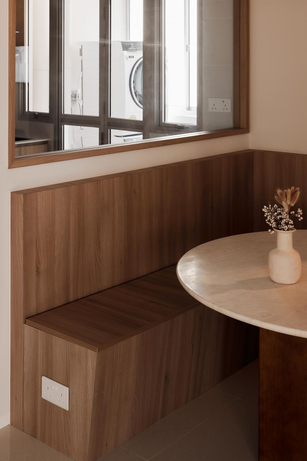 Minimalist Dining Room with Dining Table and Dining Chairs