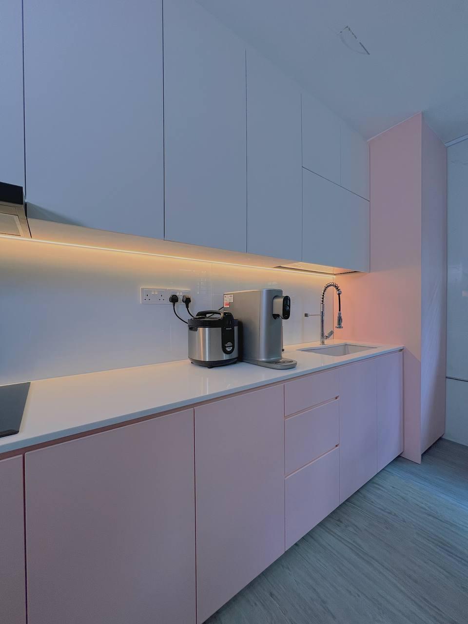 Modern Kitchen with Kitchen Island and Open Kitchen