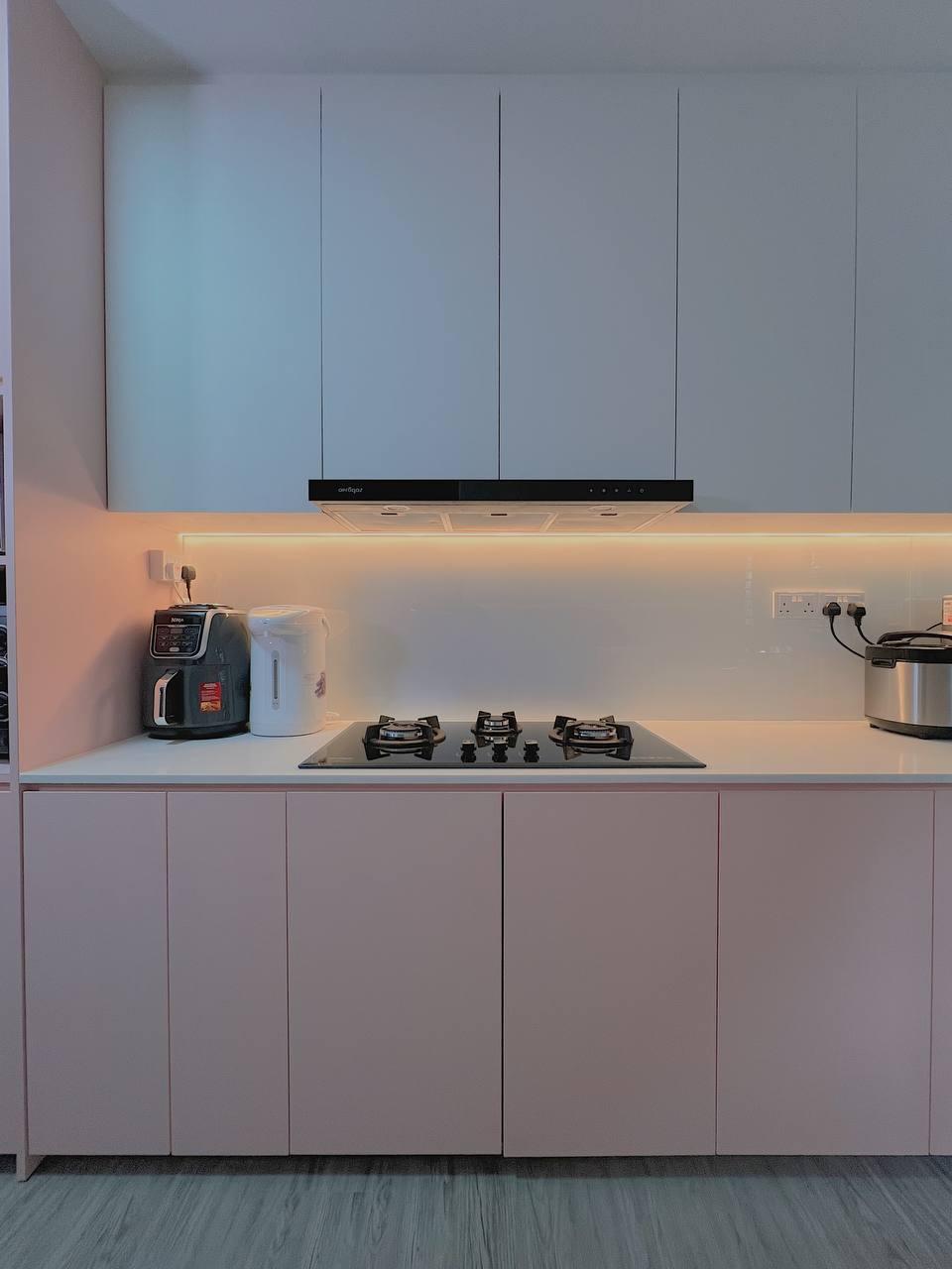 Modern Kitchen with Kitchen Island and Open Kitchen