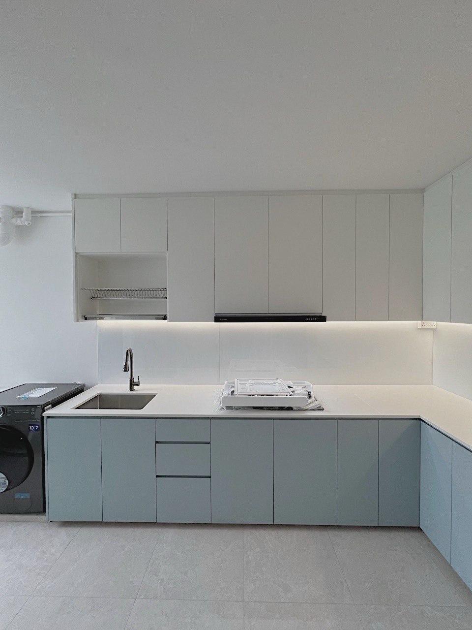Minimalist Kitchen with Countertop and Homogeneous Tiles