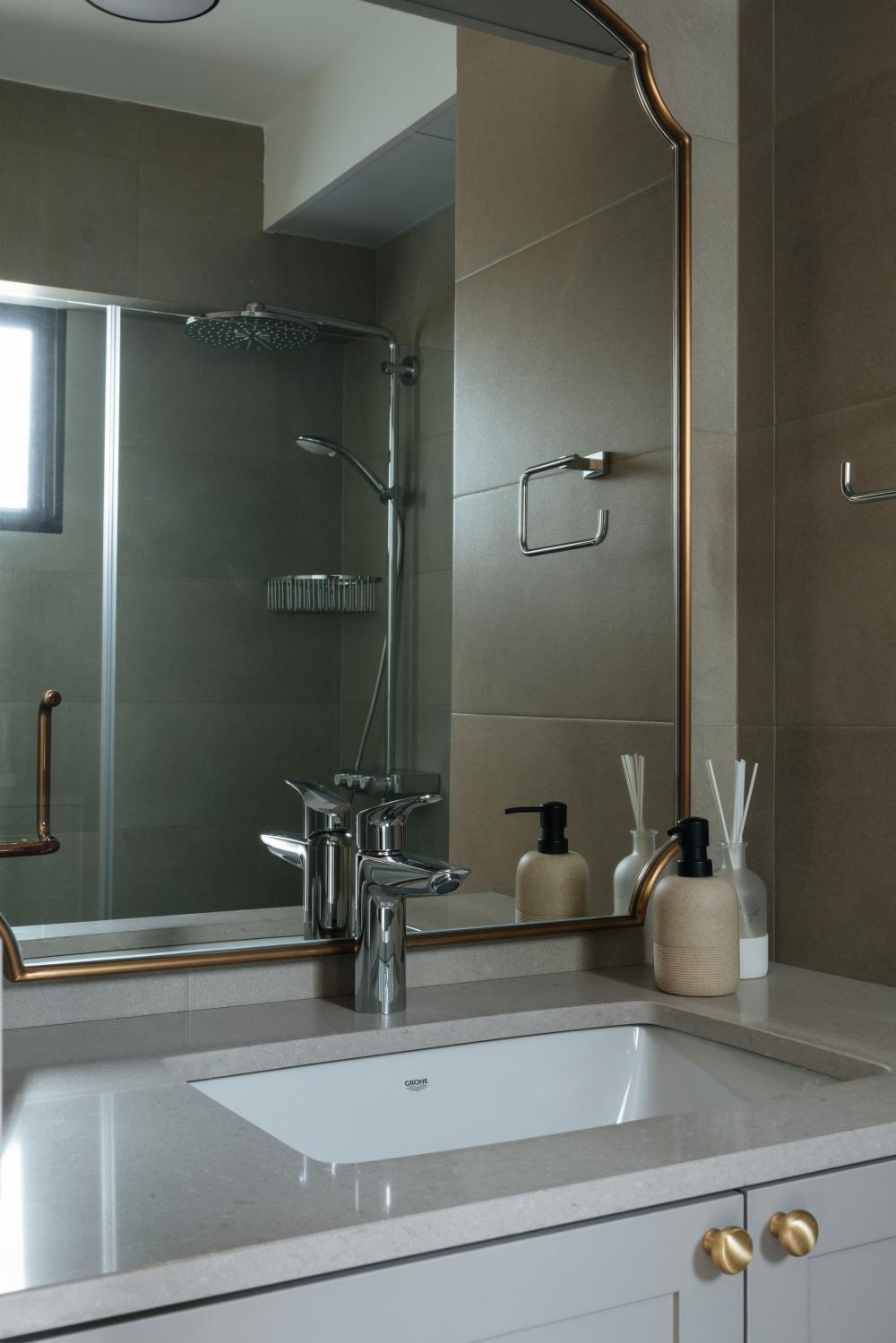 Scandinavian Bathroom with Mirror and Bathroom Storage