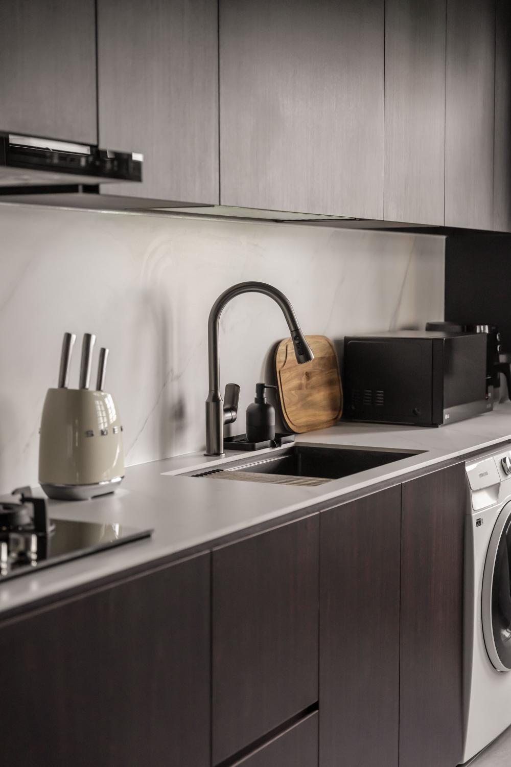 Contemporary Kitchen with Countertop and Homogeneous Tiles