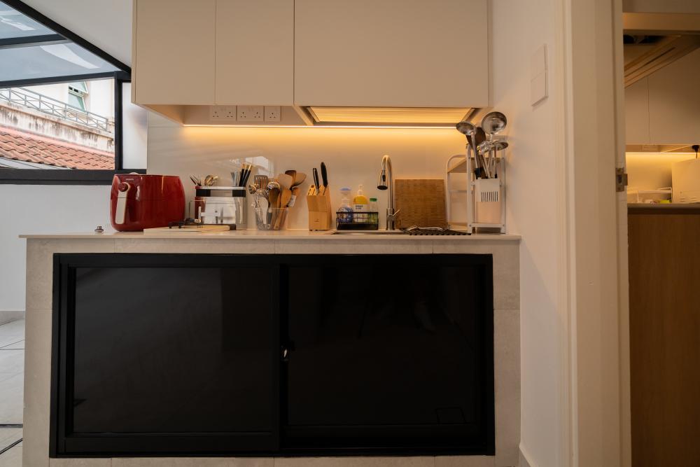 Modern Kitchen with Countertop and Kitchen Island