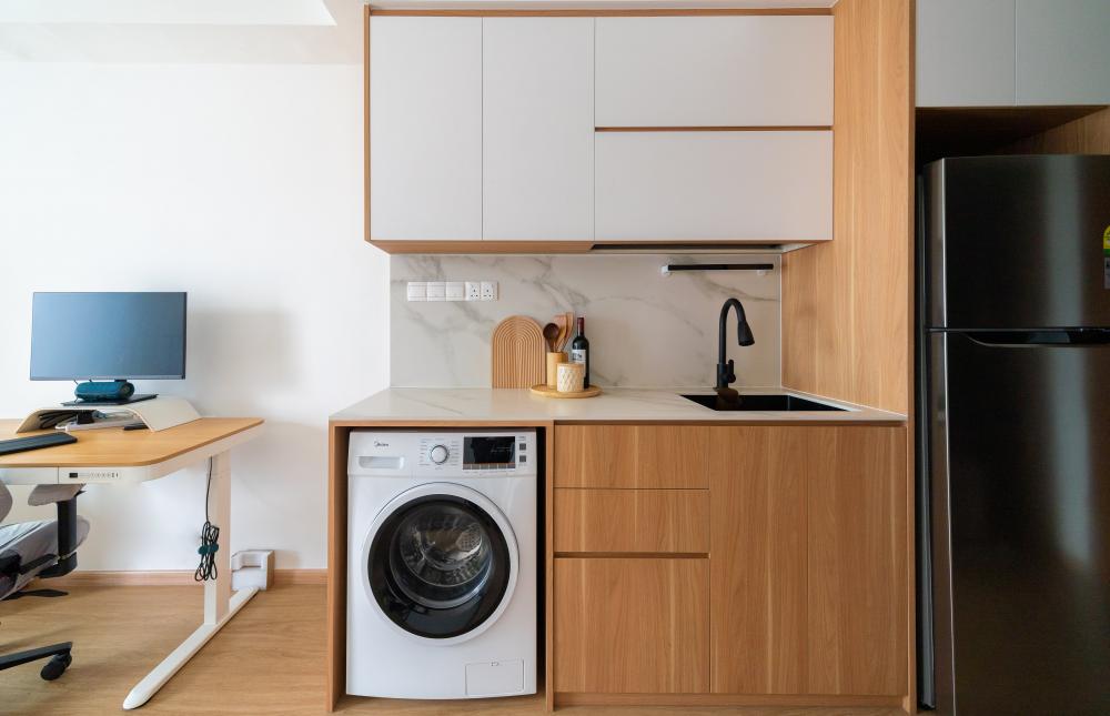 Contemporary Pantry with Tableware and Drinkware