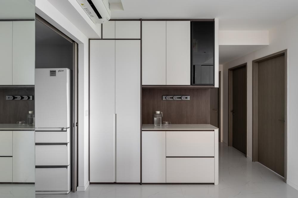 Modern Kitchen with Countertop and Marble Floor