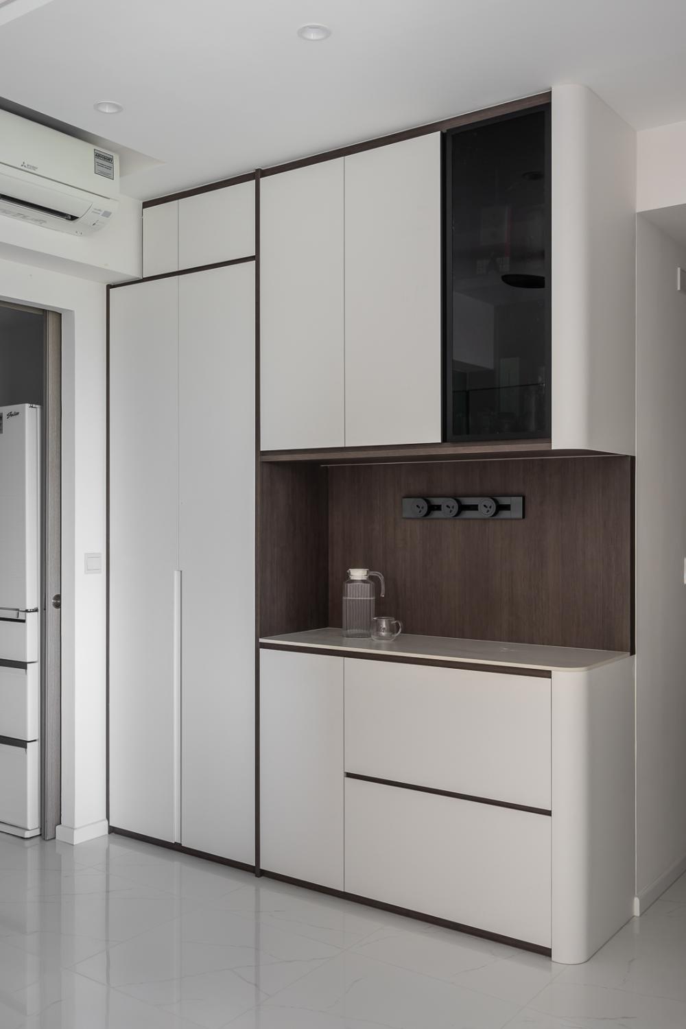 Modern Kitchen with Countertop and Homogeneous Tiles