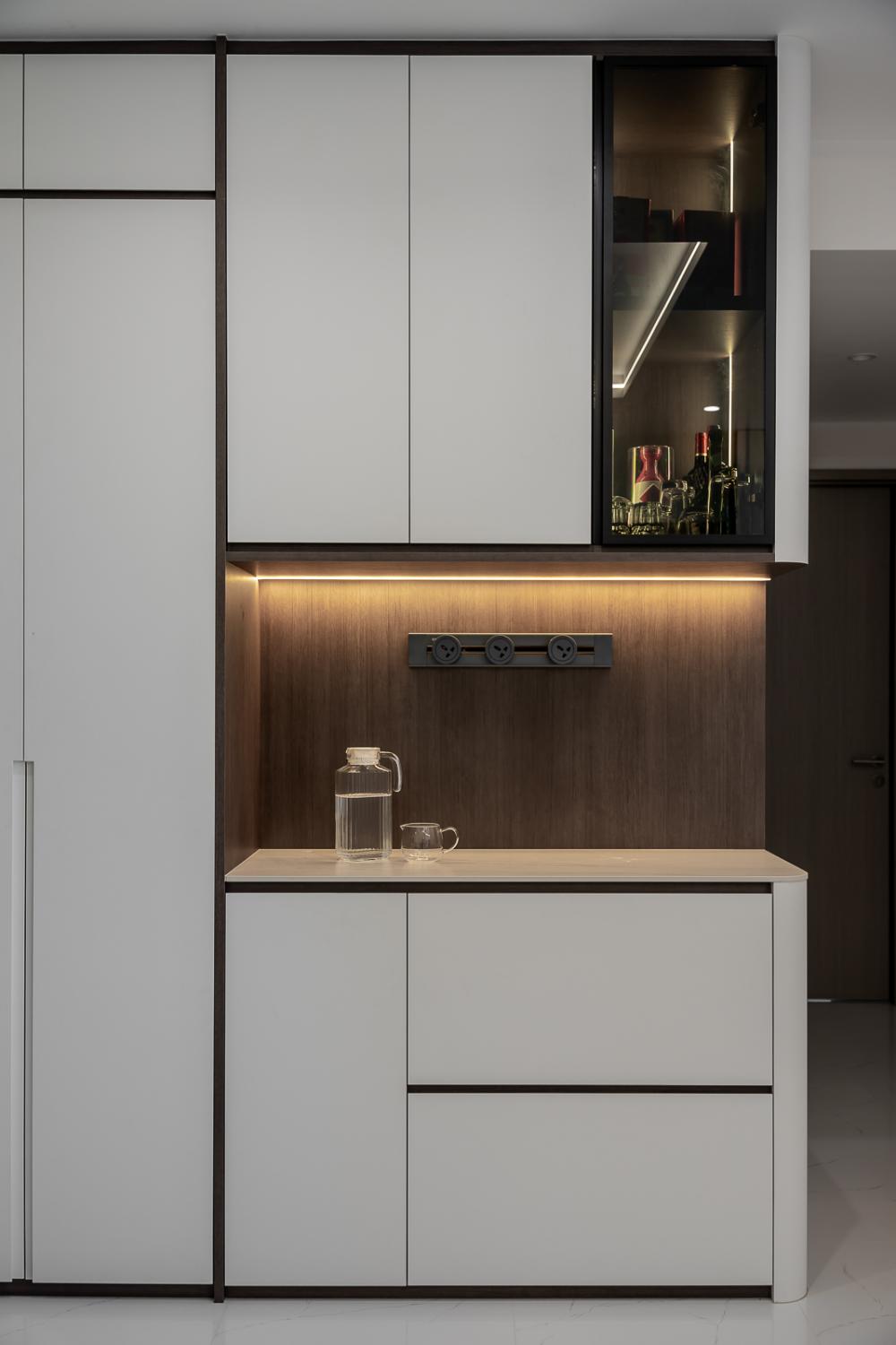 Modern Kitchen with Countertop and Homogeneous Tiles