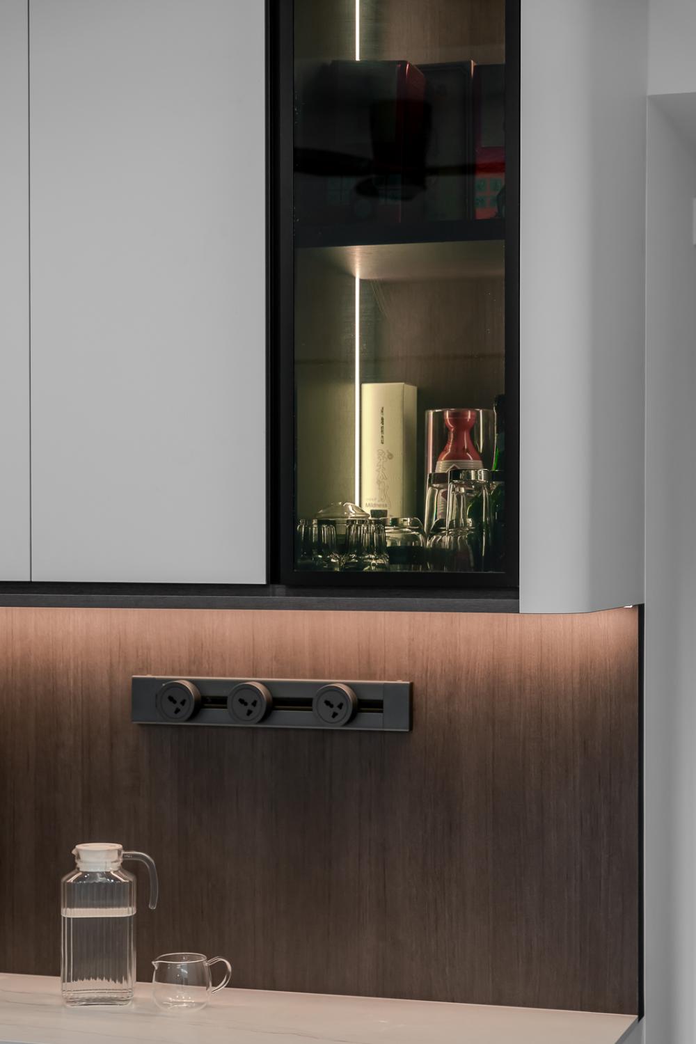 Modern Kitchen with Countertop and Homogeneous Tiles