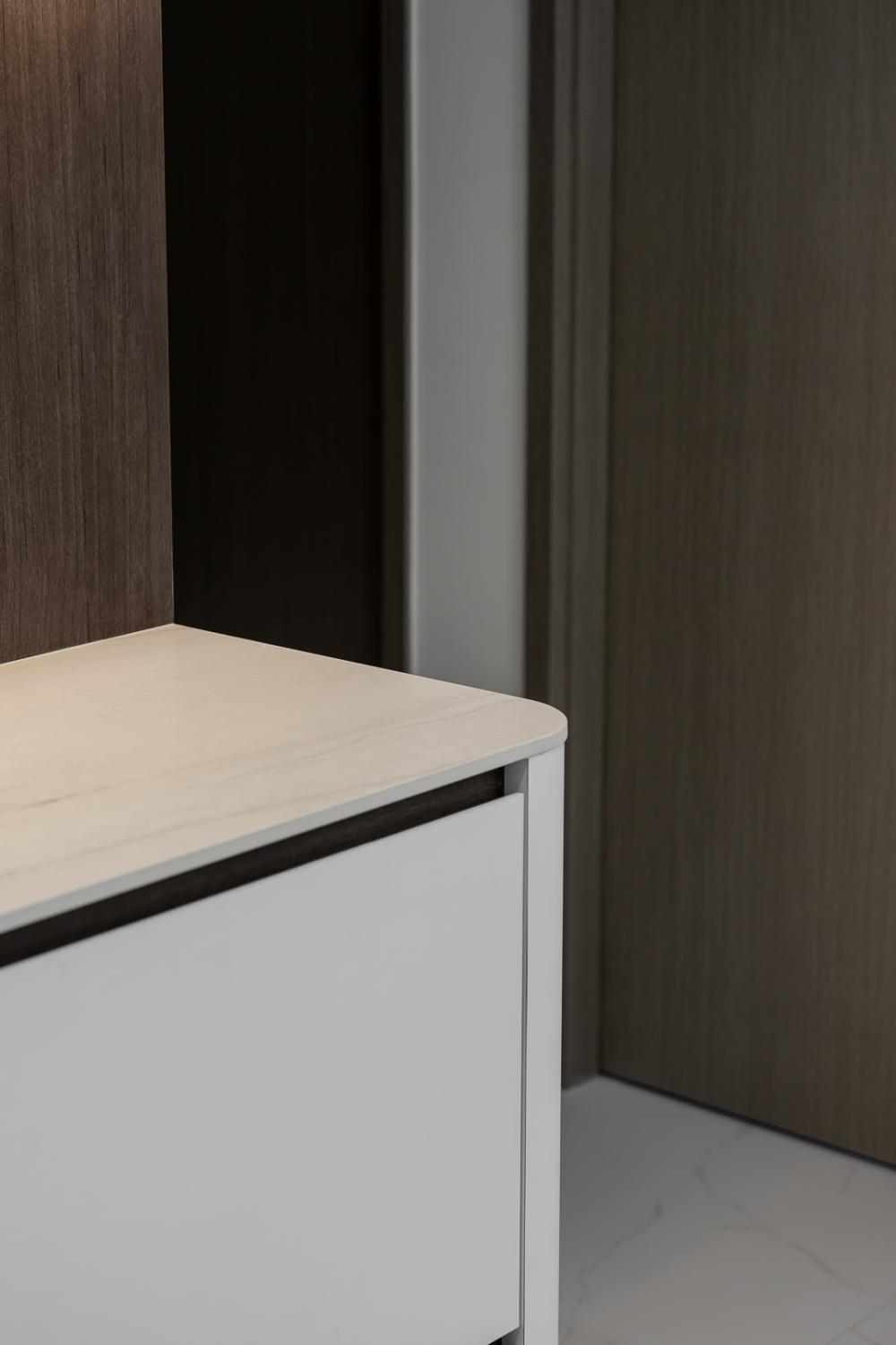 Modern Kitchen with Countertop and Homogeneous Tiles