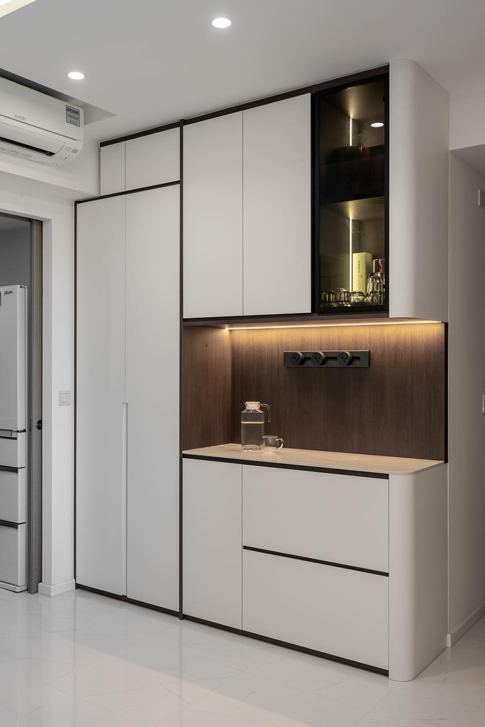 Modern Kitchen with Countertop and Homogeneous Tiles