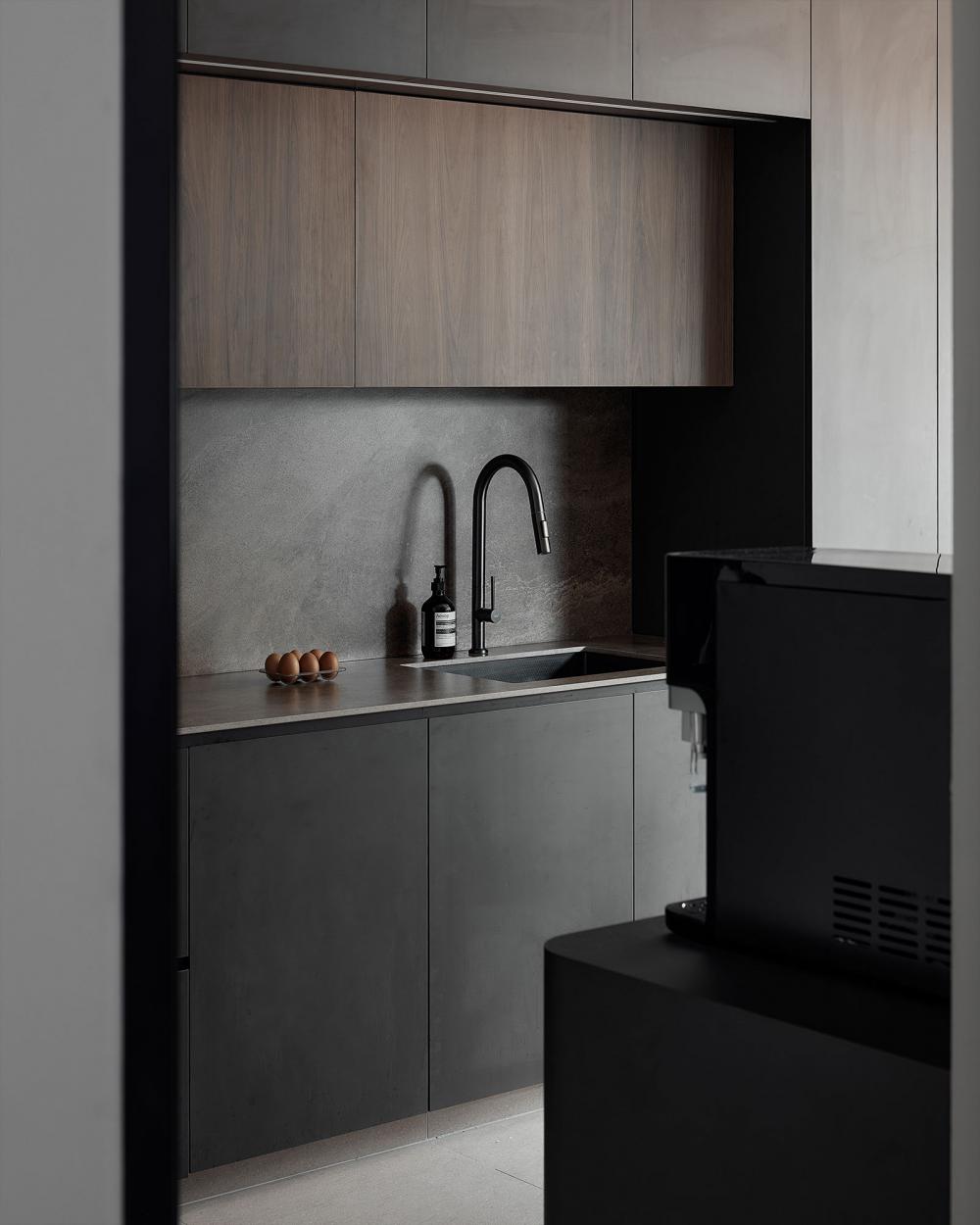 Contemporary Kitchen with Countertop and Homogeneous Tiles
