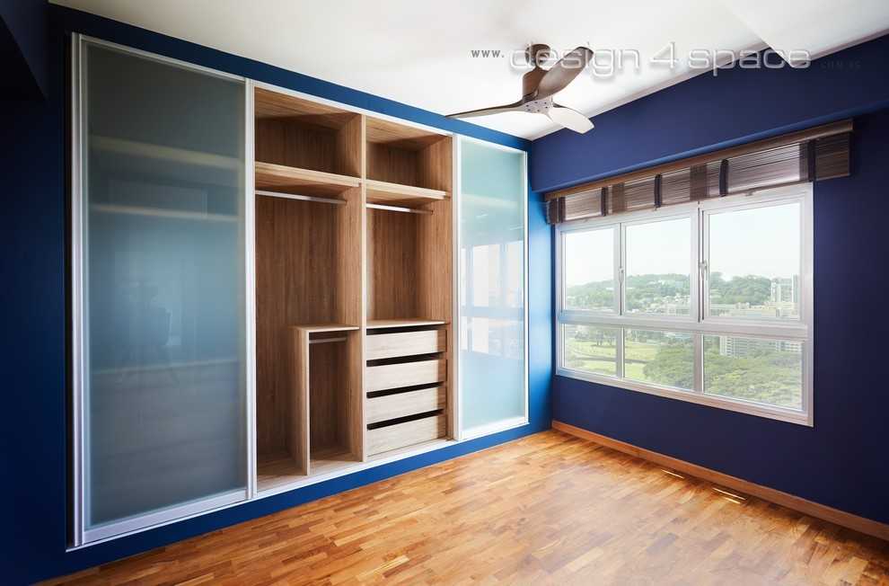 Contemporary Walk-in Wardrobe with Mirror and Wardrobe