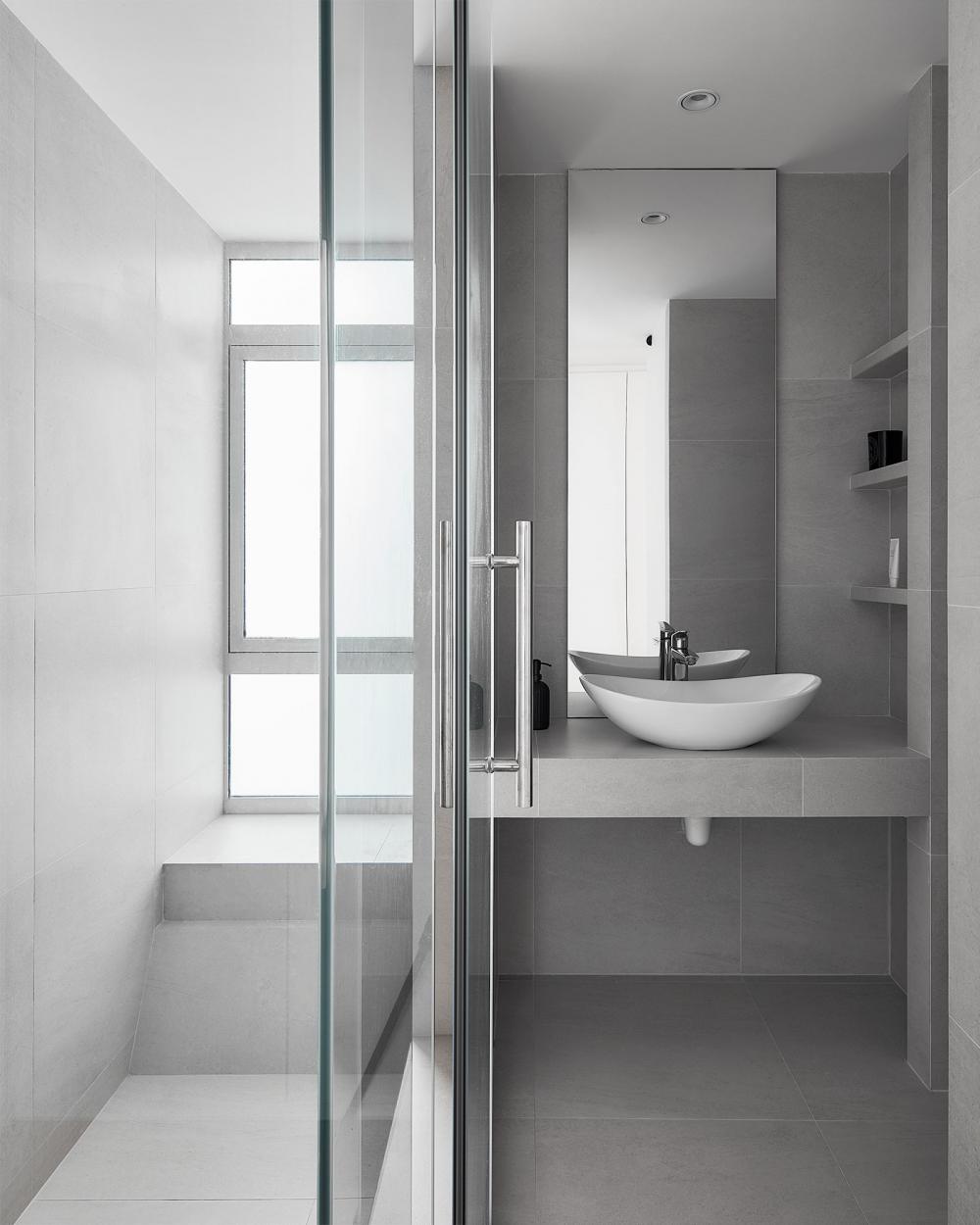 Contemporary Bathroom with Countertop and Homogeneous Tiles