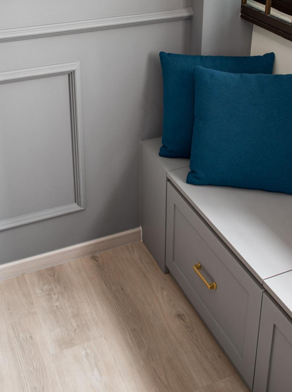 Country Entryway with Seating Bench and Shoe Rack