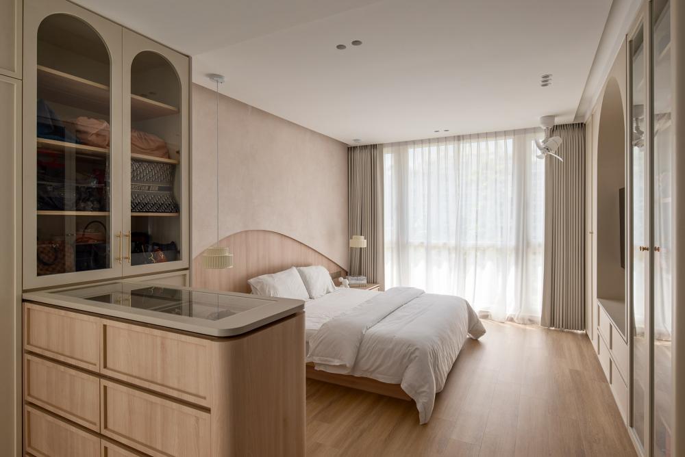 Modern Bedroom with Bookshelf and Platform Bed