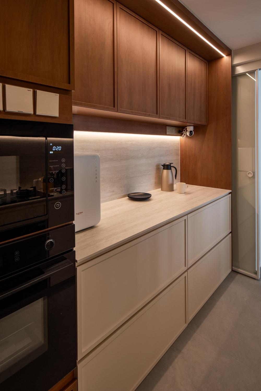 Modern Kitchen with Open Kitchen and Kitchen Backsplash