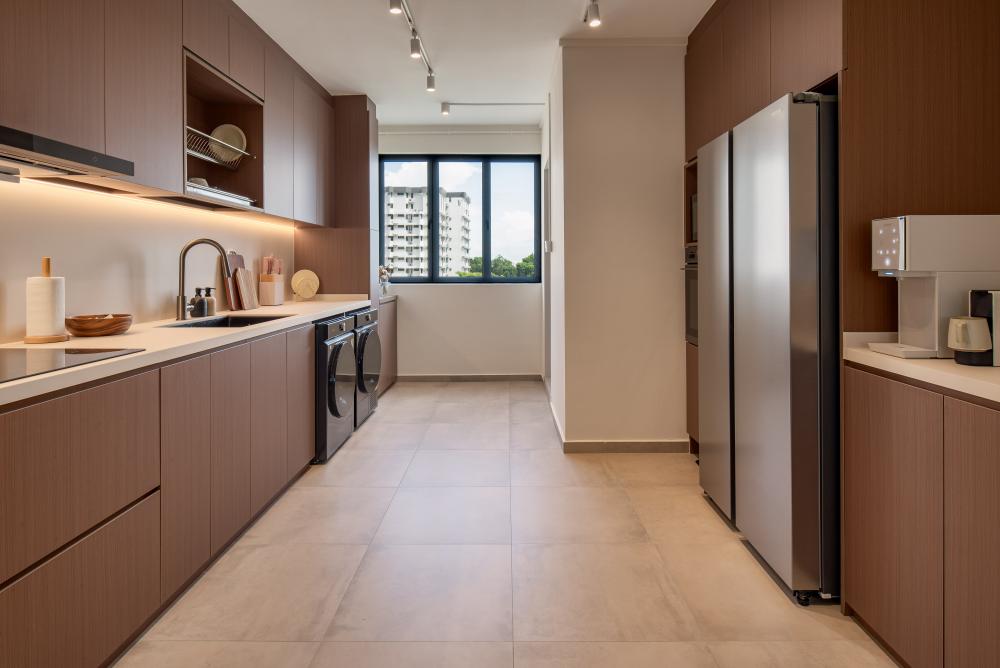 Modern Kitchen with Countertop and Homogeneous Tiles