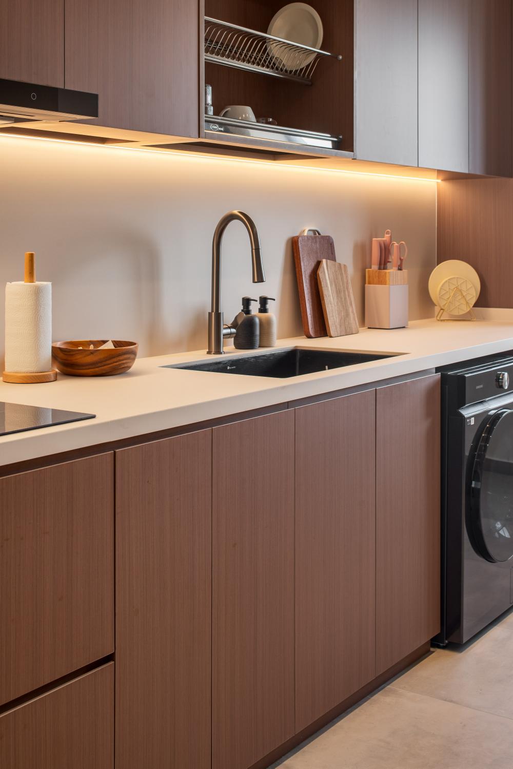 Modern Kitchen with Countertop and Homogeneous Tiles