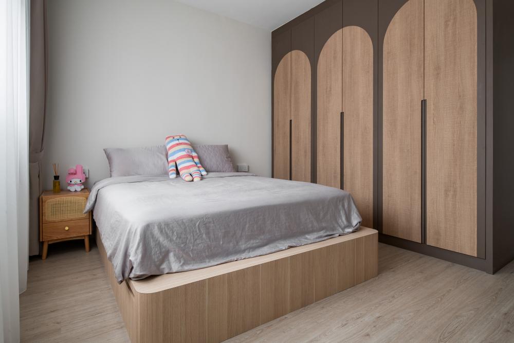 Contemporary Bedroom with Platform Bed and Wardrobe