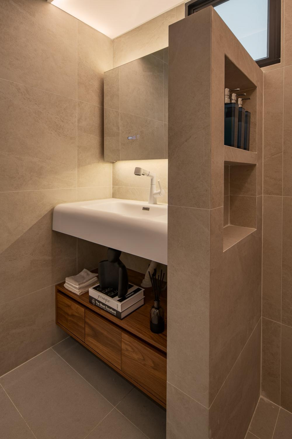 Modern Bathroom with Countertop and Homogeneous Tiles