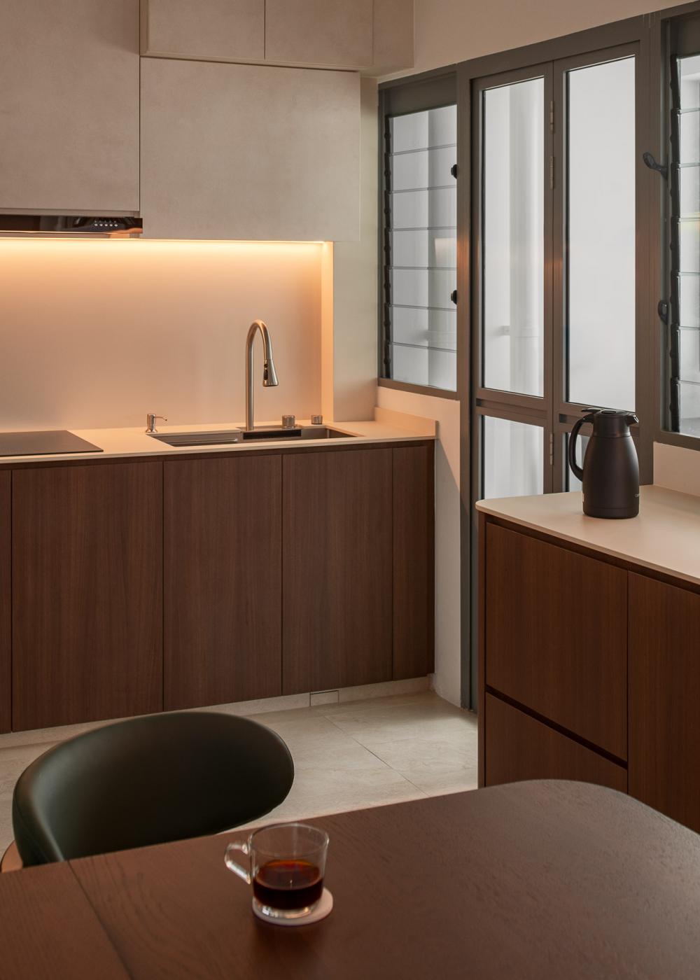 Modern Kitchen with Countertop and Homogeneous Tiles