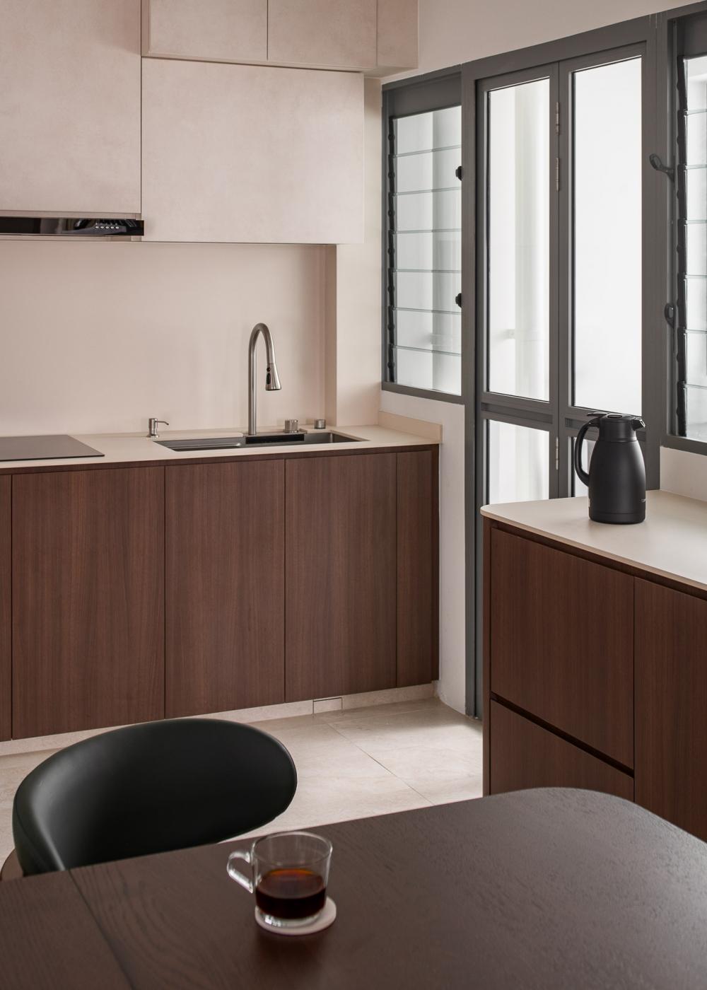 Modern Kitchen with Countertop and Homogeneous Tiles