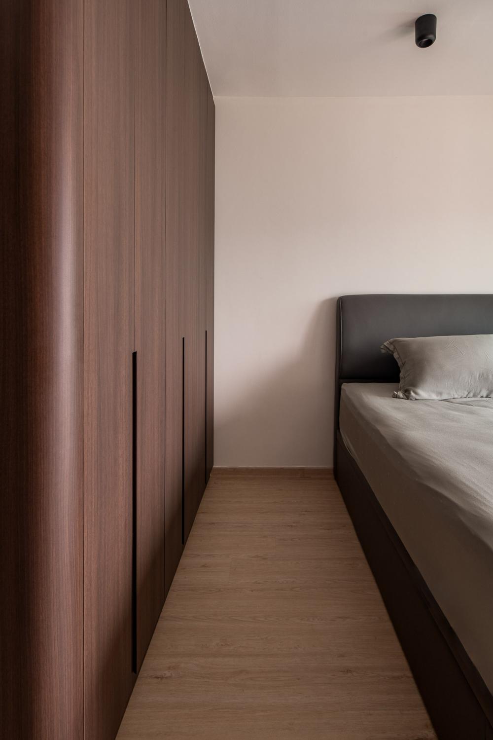 Modern Bedroom with Vinyl Flooring and Wardrobe