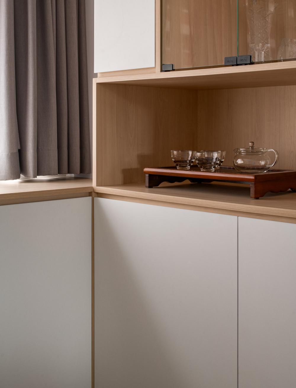 Scandinavian Living Room with Bookshelf and Vinyl Flooring