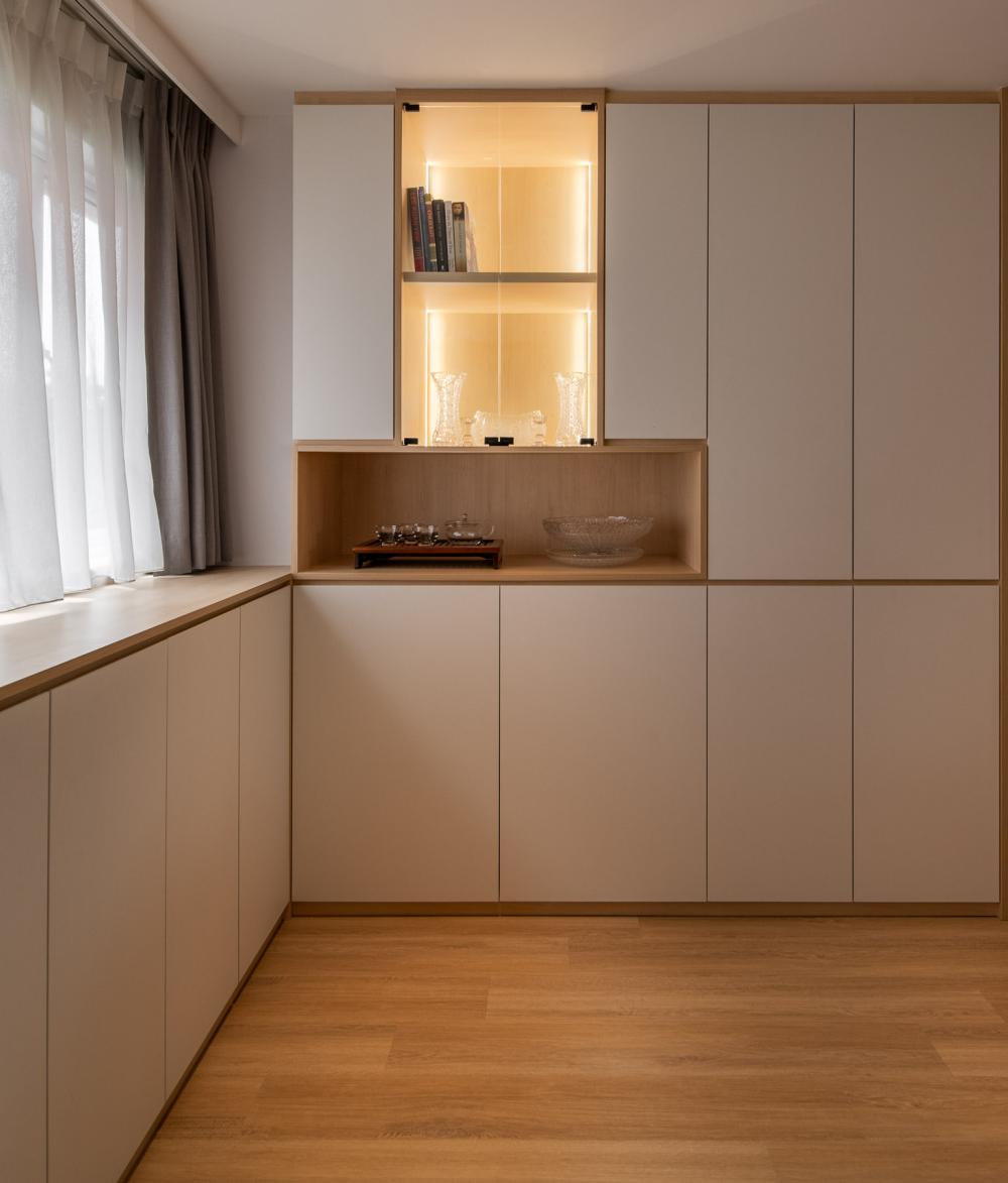 Scandinavian Living Room with Countertop and Vinyl Flooring