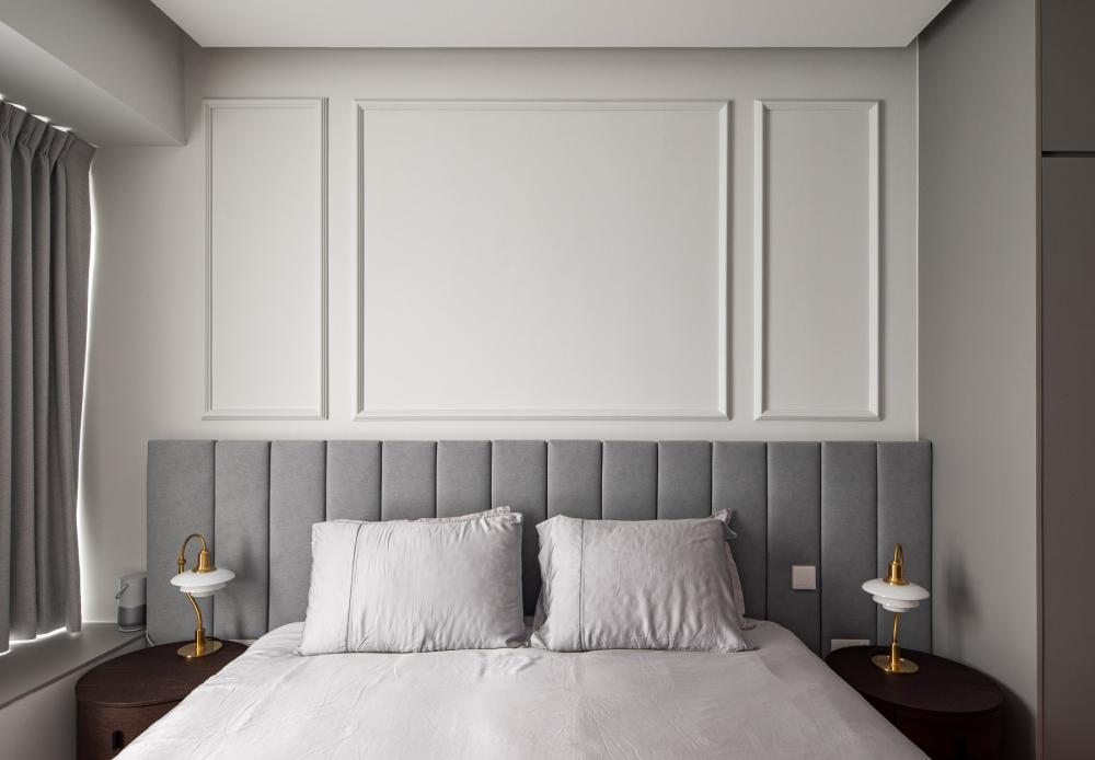 Modern Bedroom with Platform Bed and Parquet Floor