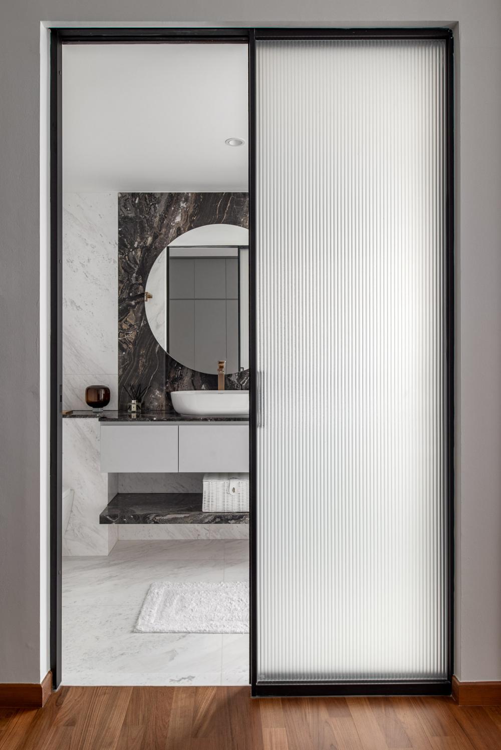 Modern Bathroom with Homogeneous Tiles and Bathroom Storage