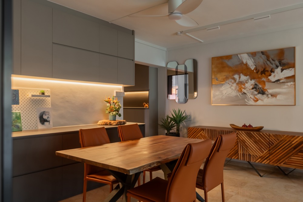 Contemporary Dining Room with Dining Table and Dining Chairs