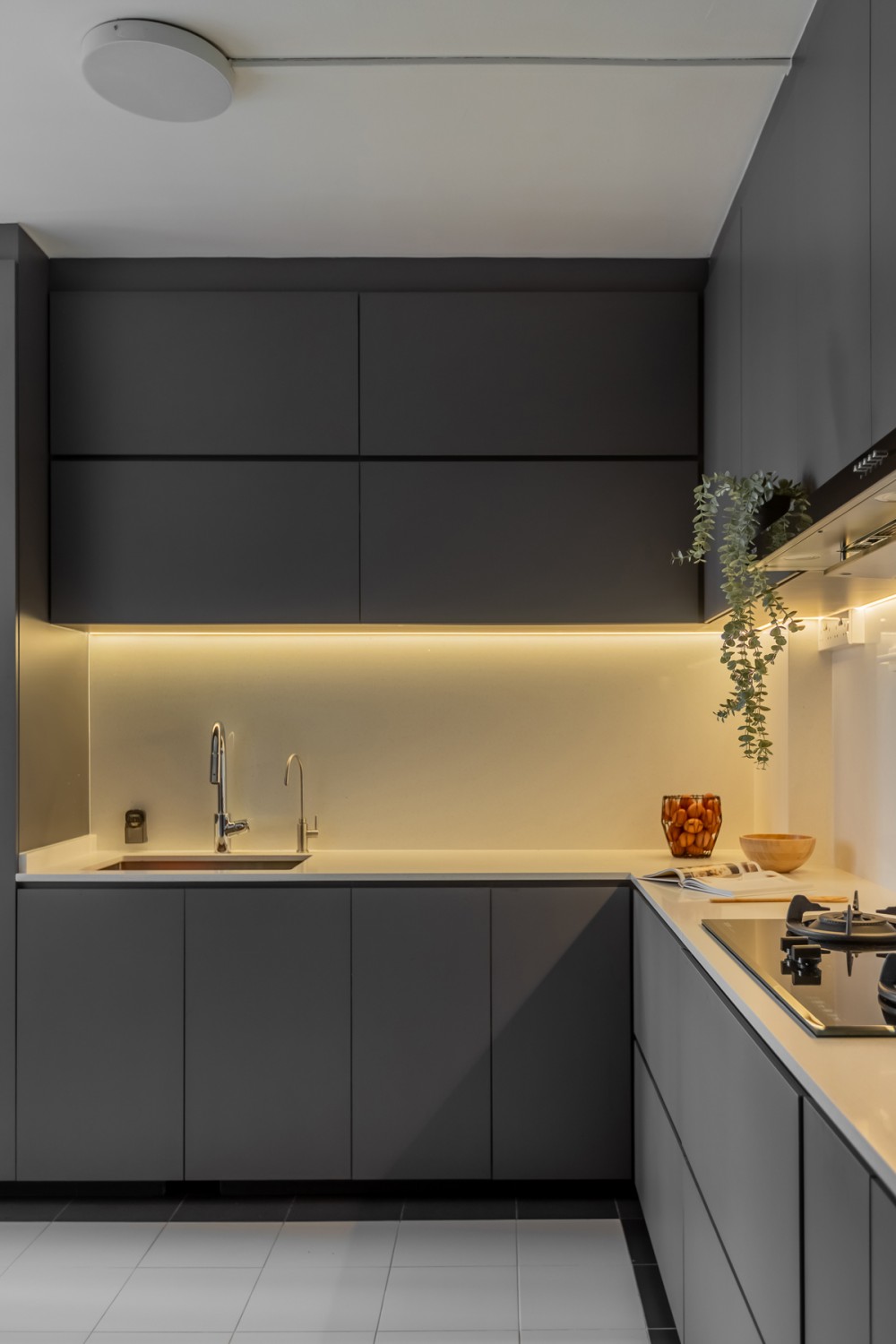 Contemporary Kitchen with Countertop and Homogeneous Tiles