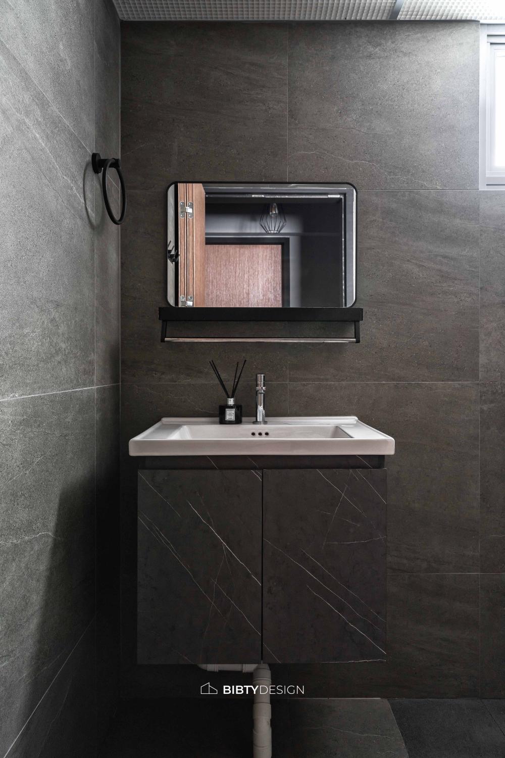 Industrial Bathroom with Homogeneous Tiles and Mirror