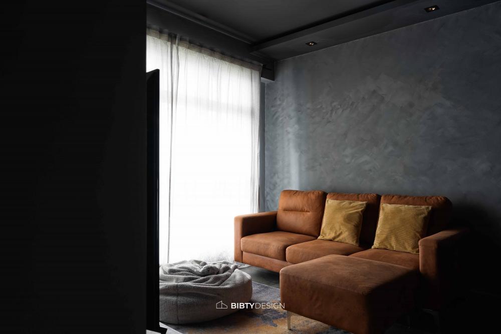 Industrial Living Room with Homogeneous Tiles and Feature Wall